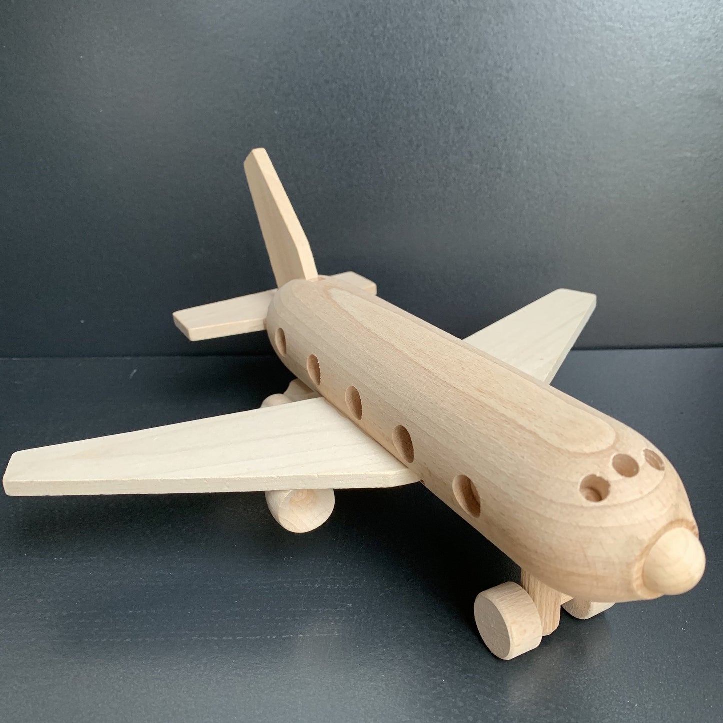 Airbus de madera hecho a mano